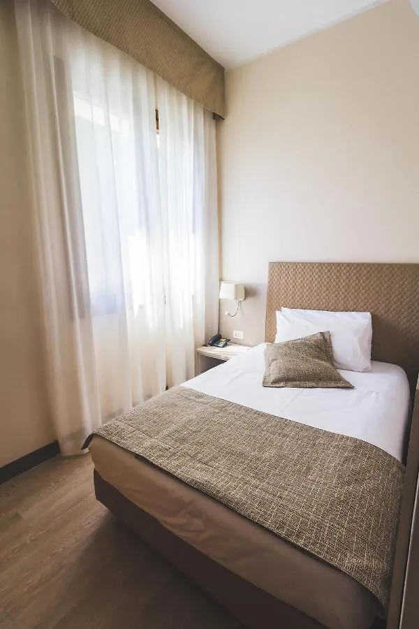 Park Hotel Ai Pini & Restaurant Ai Pini Mestre 4*,  Italia