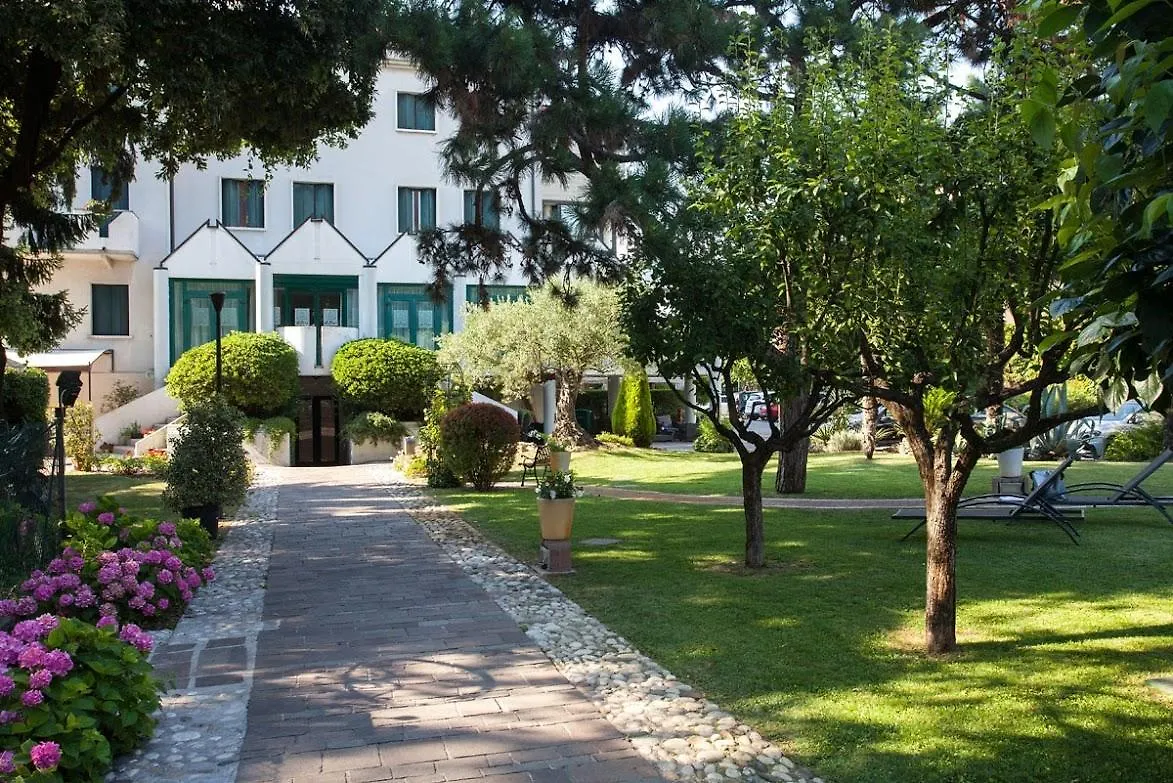 Park Hotel Ai Pini & Restaurant Ai Pini Mestre